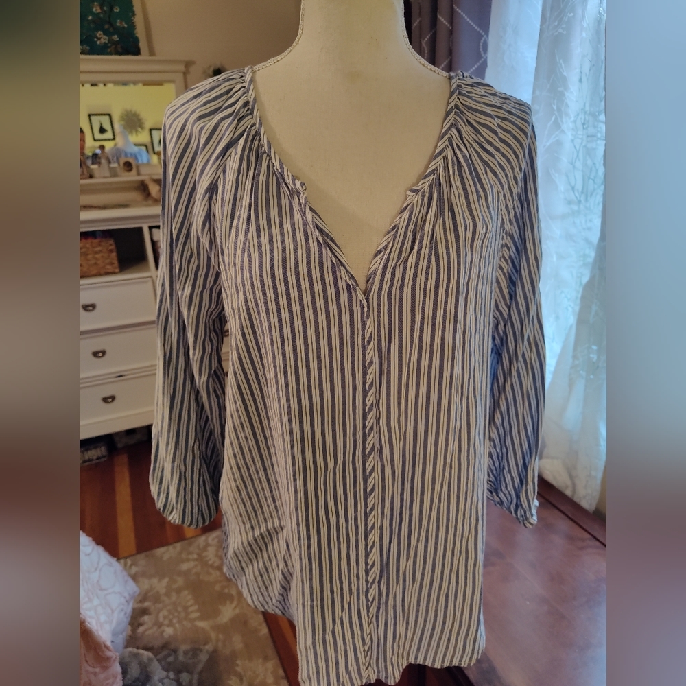 V-neck striped flowy top